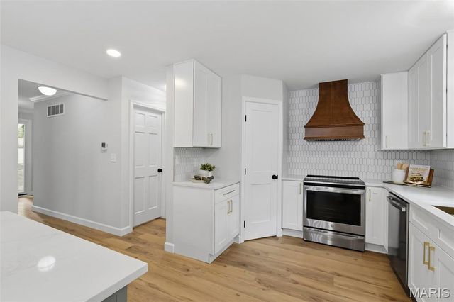 1674 Old Baxter Road, Chesterfield, MO 63017