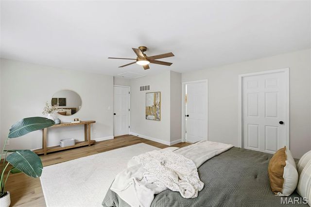 1674 Old Baxter Road, Chesterfield, MO 63017