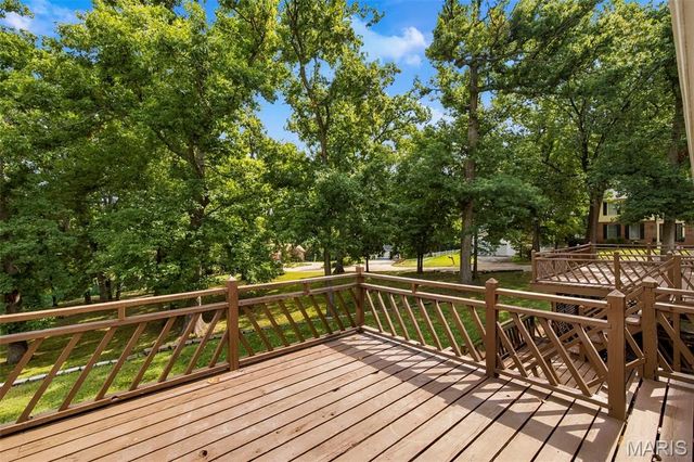 1674 Old Baxter Road, Chesterfield, MO 63017