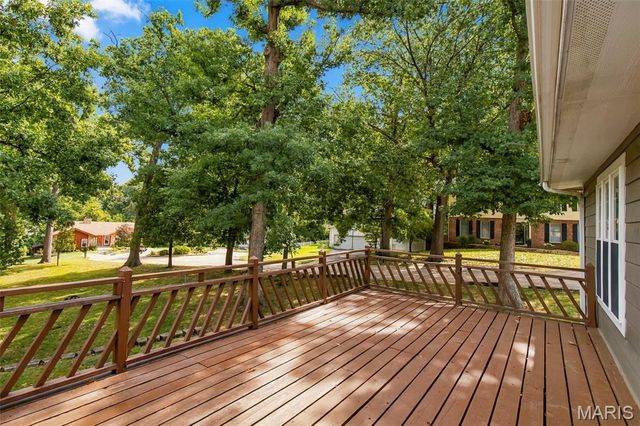 1674 Old Baxter Road, Chesterfield, MO 63017
