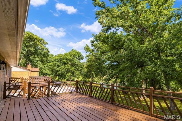1674 Old Baxter Road, Chesterfield, MO 63017