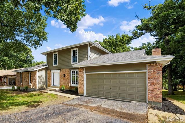1674 Old Baxter Road, Chesterfield, MO 63017