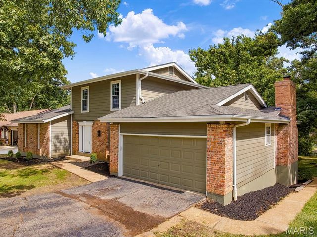 1674 Old Baxter Road, Chesterfield, MO 63017