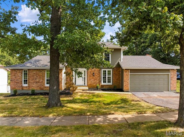 1674 Old Baxter Road, Chesterfield, MO 63017