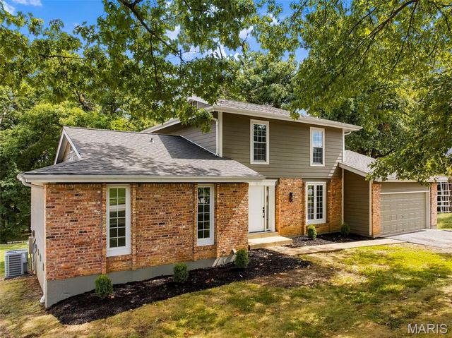 1674 Old Baxter Road, Chesterfield, MO 63017