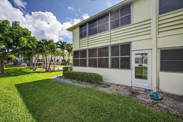 144 Dorchester G, West Palm Beach, FL 33417