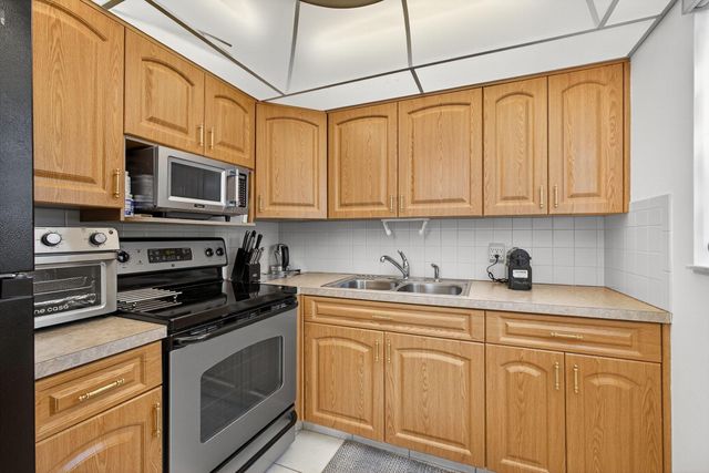 144 Dorchester G, West Palm Beach, FL 33417