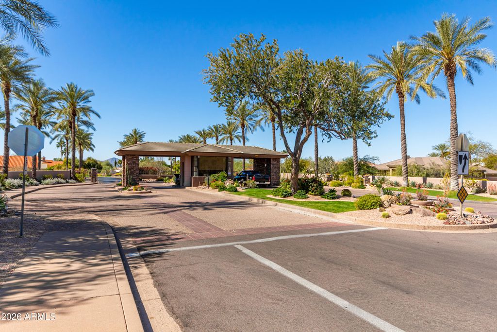 Image 32 of property listing at 9438 N 115TH Street, Scottsdale, AZ 85259