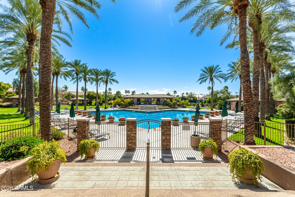 Image 7 of property listing at 9438 N 115TH Street, Scottsdale, AZ 85259