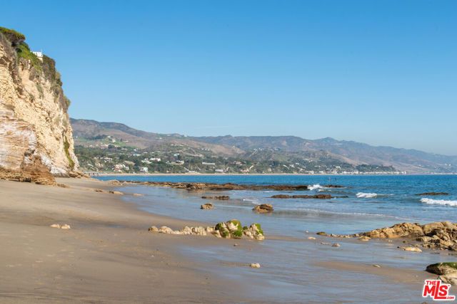 6672 Zumirez Drive, Malibu, CA 90265