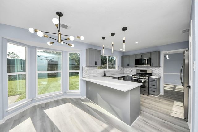 4211 Royal Manor Drive, Pasadena, TX 77505