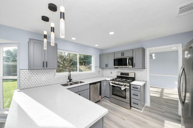 4211 Royal Manor Drive, Pasadena, TX 77505