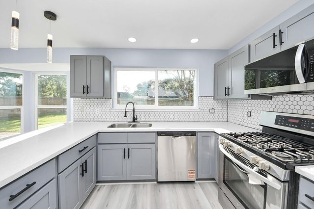 4211 Royal Manor Drive, Pasadena, TX 77505