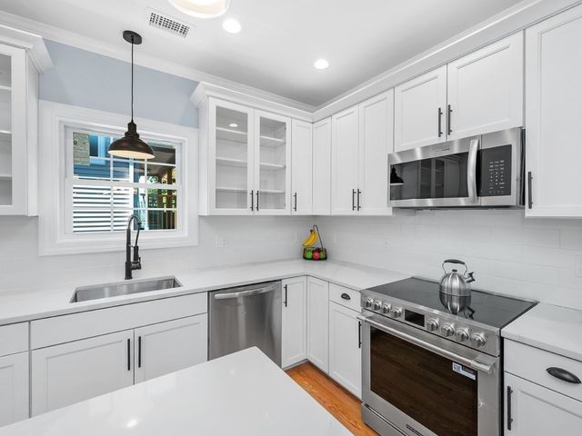 26 Fuller Street 2, Waltham, MA 02453