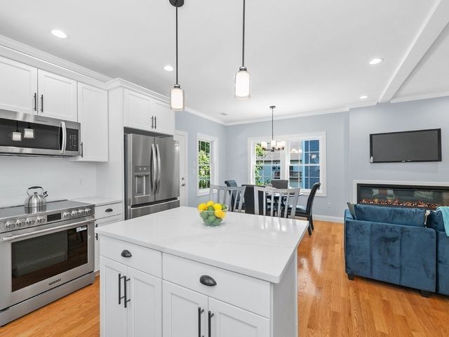 26 Fuller Street 2, Waltham, MA 02453