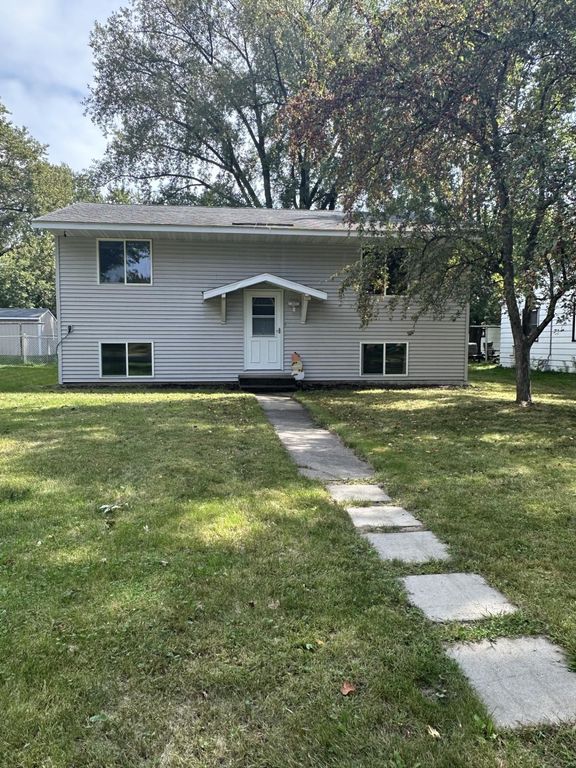 1212 11th Avenue SE, Saint Cloud, MN 56304
