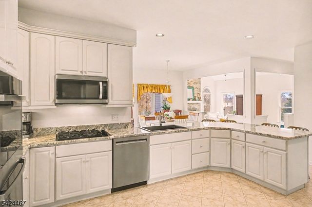 2 Moonlight Trl, Raritan Twp., NJ 08822