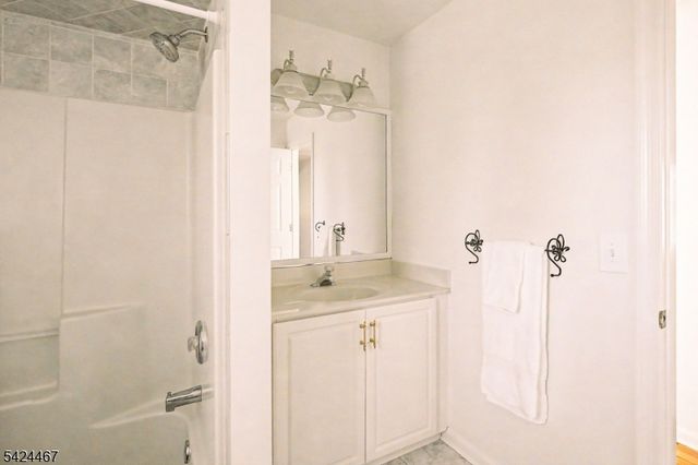 2 Moonlight Trl, Raritan Twp., NJ 08822