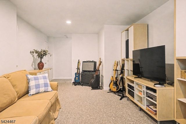 2 Moonlight Trl, Raritan Twp., NJ 08822