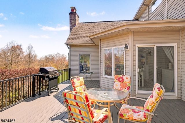 2 Moonlight Trl, Raritan Twp., NJ 08822