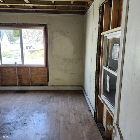 321 S Madison Avenue, Anderson, IN 46016
