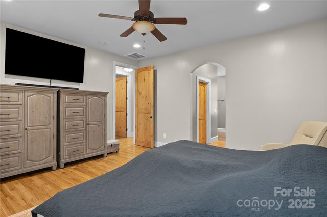 102 Wolf Shoals Drive, Hendersonville, NC 28739