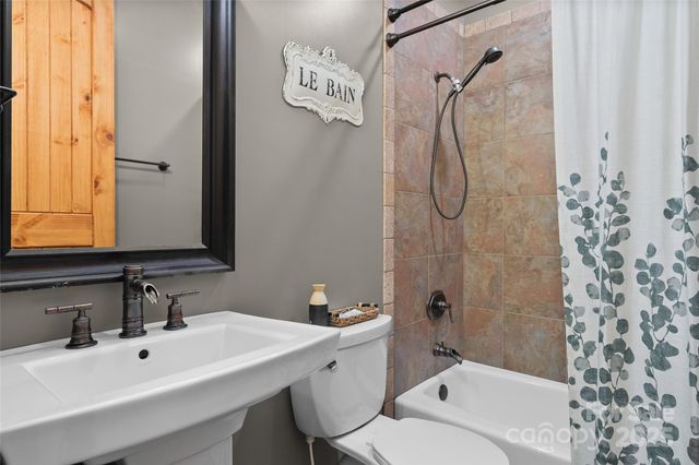 102 Wolf Shoals Drive, Hendersonville, NC 28739