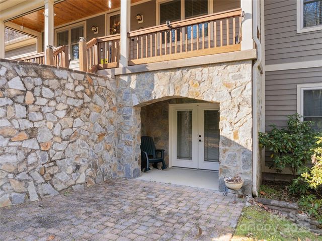 102 Wolf Shoals Drive, Hendersonville, NC 28739