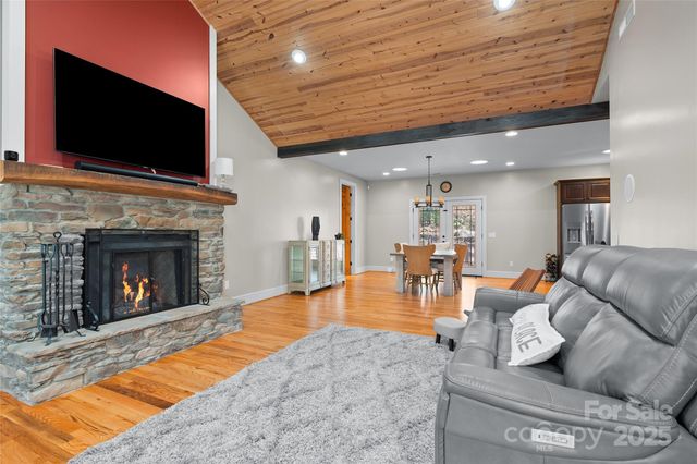 102 Wolf Shoals Drive, Hendersonville, NC 28739