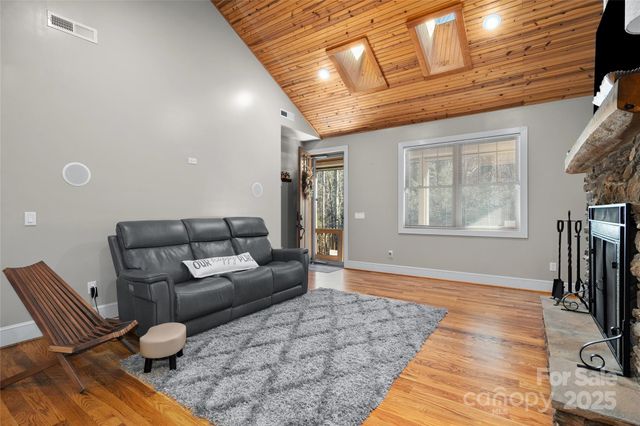 102 Wolf Shoals Drive, Hendersonville, NC 28739