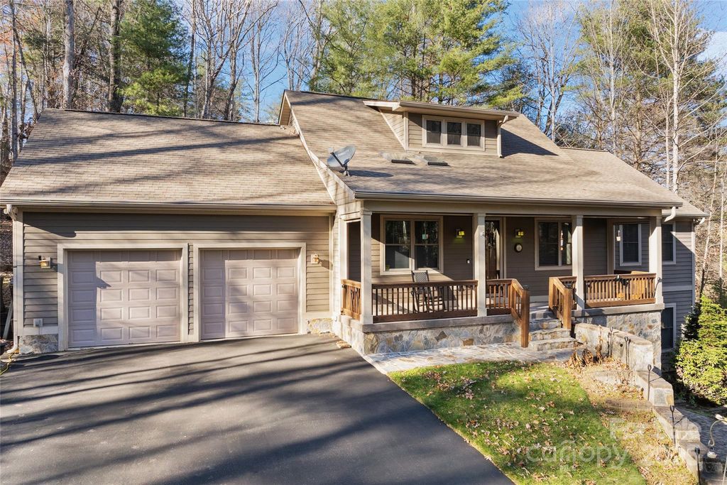 102 Wolf Shoals Drive, Hendersonville, NC 28739