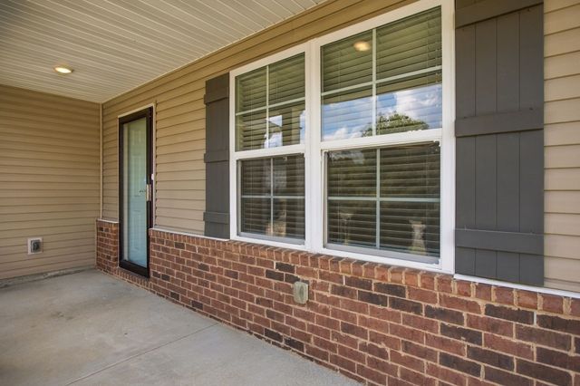 1240 Oxford Village Cv, Columbia, TN 38401