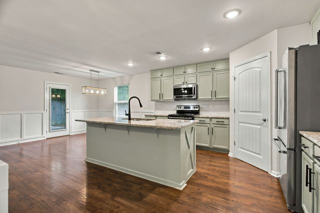 1240 Oxford Village Cv, Columbia, TN 38401