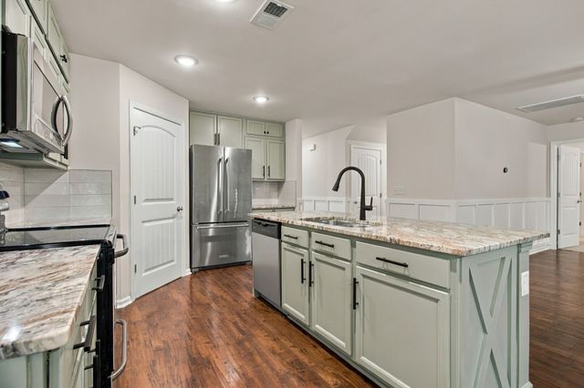 1240 Oxford Village Cv, Columbia, TN 38401