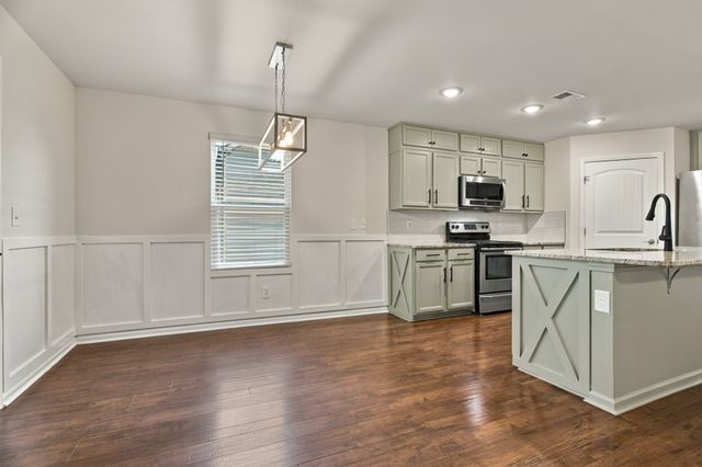 1240 Oxford Village Cv, Columbia, TN 38401