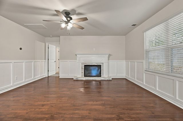 1240 Oxford Village Cv, Columbia, TN 38401