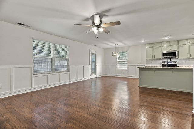 1240 Oxford Village Cv, Columbia, TN 38401