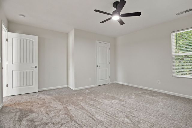 1240 Oxford Village Cv, Columbia, TN 38401