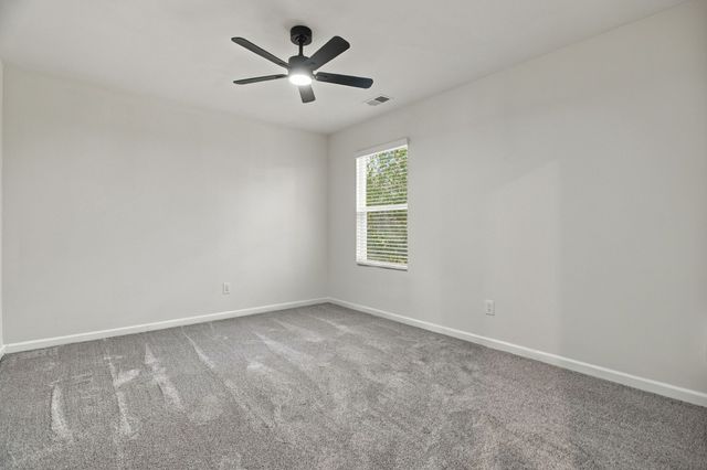 1240 Oxford Village Cv, Columbia, TN 38401