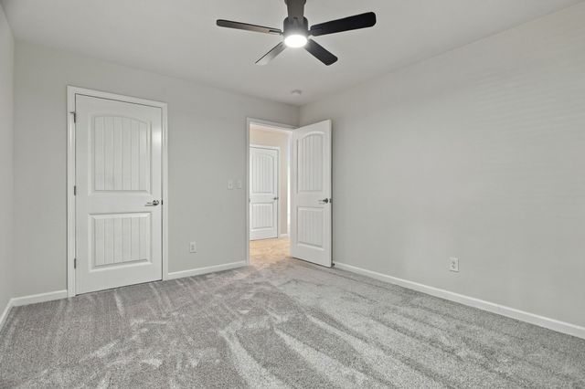 1240 Oxford Village Cv, Columbia, TN 38401