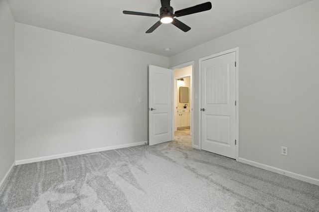 1240 Oxford Village Cv, Columbia, TN 38401