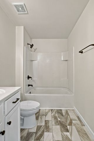 1240 Oxford Village Cv, Columbia, TN 38401