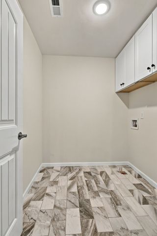 1240 Oxford Village Cv, Columbia, TN 38401