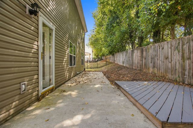 1240 Oxford Village Cv, Columbia, TN 38401