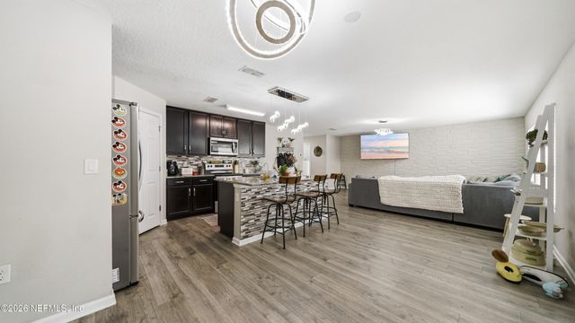2029 CONSTITUTIONAL REPUBLIC Place, Jacksonville, FL 32221