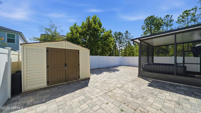2029 CONSTITUTIONAL REPUBLIC Place, Jacksonville, FL 32221