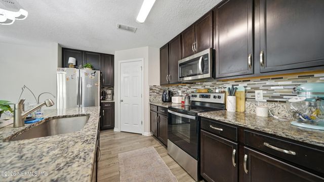 2029 CONSTITUTIONAL REPUBLIC Place, Jacksonville, FL 32221