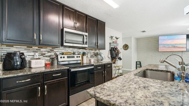 2029 CONSTITUTIONAL REPUBLIC Place, Jacksonville, FL 32221