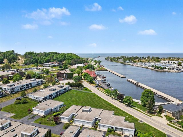 415 Sandpiper Drive, Grand Haven, MI 49417