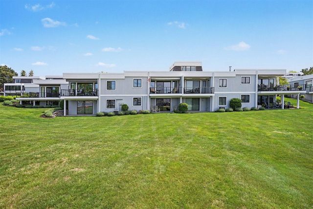 415 Sandpiper Drive, Grand Haven, MI 49417